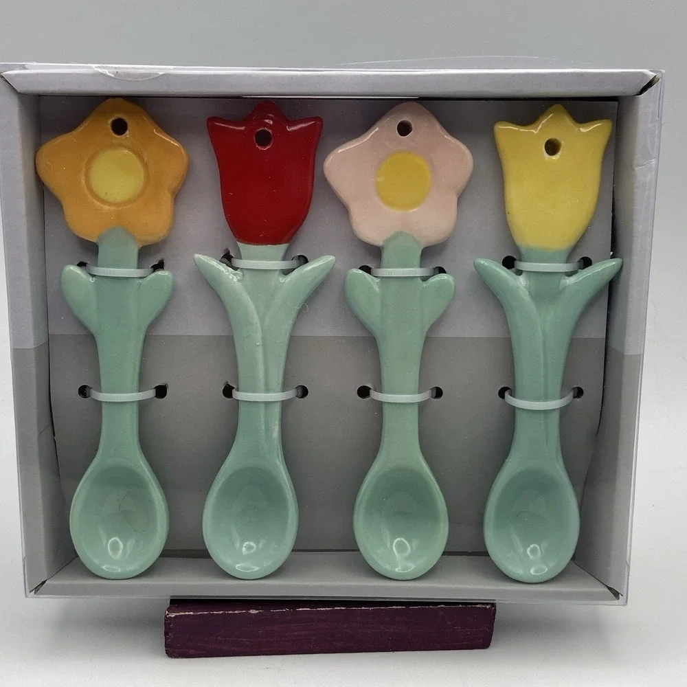 Tabletops Gallery Daisy Stir Spoons Flowers Set of Four Coffee Tea Spice‎